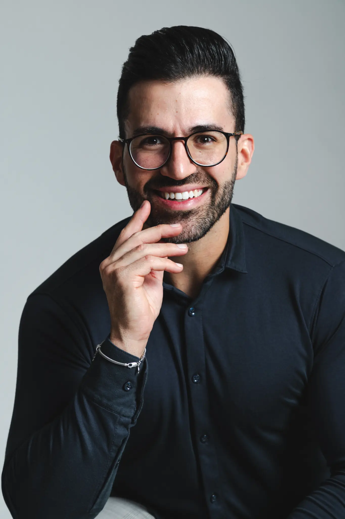 Retrato do Dr. Guilherme Borges, endocrinologista em Goiânia